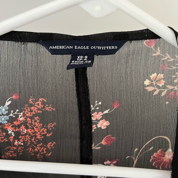American Eagle Outfitters Black Floral Kimono - Picture 2 of 2